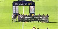 Botafogo entrou em campo contrariado (Foto: Reprodução)  Foto: Lance!