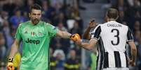 Buffon e Chiellini são ídolos da Juventus (Foto: AFP)  Foto: Lance!