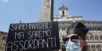 Protesto de vendedores de rua em frente ao Parlamento da Itália, em Roma  Foto: ANSA / Ansa - Brasil