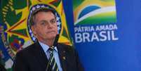 Presidente tem repetido que caberia a Estados e municípios a tarefa de responder à ameaça da covid-19  Foto: Andressa Anholete/Getty / BBC News Brasil
