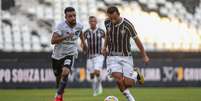 Nenê tenta a jogada contra o Botafogo pela semifinal da Taça Rio  Foto: Lucas Merçon/Fluminense FC