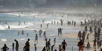 Pessoas aproveitam praia no Rio de Janeiro, apesar de proibição durante a pandemia de Covid-19
21/06/2020
REUTERS/Ricardo Moraes  Foto: Reuters