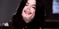 Michael Jackson se recusava a buscar tratamento para uma doença dermatológica nos pés  Foto: Reprodução