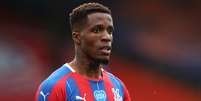 Atacante Wilfried Zaha em partida entre Crystal Palace e Chelsea
07/07/2020
REUTERS/Peter Cziborra/Pool   Foto: Reuters