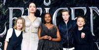 Angelina Jolie com os filhos   Foto: Reuters