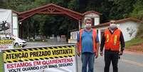 São José do Barreiro ainda mantém barreiras para desestimular a entrada de turistas. Faixas alertam para pontos turísticos fechados por causa da pandemia  Foto: Divulgação/PMSJB / Estadão