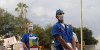 Enfermeiros fazem protesto em S&atilde;o Petersburgo, na Fl&oacute;rida
15/07/2020 REUTERS/Octavio Jones  Foto: Reuters