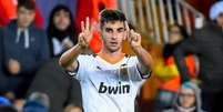 Ferran Torres faz uma boa temporada pelo Valencia (Foto: AFP)  Foto: Lance!