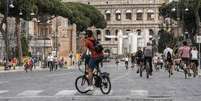 Movimentação em frente ao Coliseu de Roma, na Itália  Foto: ANSA / Ansa