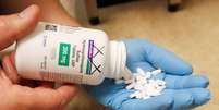 Farmacêutico mostra comprimidos de hidroxicloroquina em Provo, no Estado de Utah, nos EUA
27/05/2020 REUTERS/George Fre  Foto: Reuters