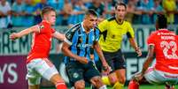 Grêmio e Internacional jogam nesta quarta-feira pelo Campeonato Gaúcho (Foto: SILVIO AVILA / AFP)  Foto: Lance!