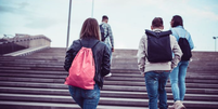 Dos quase 50 milhões de brasileiros entre 14 e 29 anos, mais de 20% - ou seja, 10,1 milhões de jovens - não completaram alguma das etapas da educação básica  Foto: Getty Images / BBC News Brasil