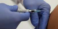 Potencial vacina contra Covid-19 é aplicada em Tuebingen, na Alemanha
10/07/2020 REUTERS/Kai Pfaffenbach  Foto: Reuters