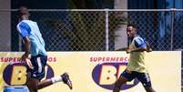 Se entrar em campo, Angulo terá uma passagem a jato pela Raposa. Quatro meses e um jogo-(Gustavo Aleixo/Cruzeiro)  Foto: Lance!