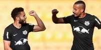 Morato (à esquerda) marcou o primeiro gol do Bragantino contra o Botafogo de Ribeirão Preto  Foto: Twitter Oficial / Bragantino / Estadão
