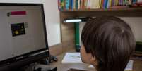 Criança frequenta aulas virtuais durante a pandemia do novo coronavírus  Foto: Robson Mafra / Estadão