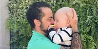 Thammy Miranda e o filho, Bento, de 6 meses.  Foto: Reprodução Instagram / Estadão