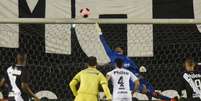 Vladimir ganhou a defesa de Jesualdo Ferreira após a eliminação no estadual (Foto:Ivan Storti/Santos FC)  Foto: Lance!