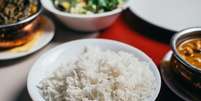 Guia da Cozinha - Aprenda como fazer arroz na panela de pressão  Foto: Guia da Cozinha