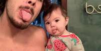 O ator Rafael Vitti junto com a filha, Clara Maria  Foto: Instagram / @rafaavitti / Estadão