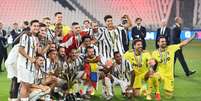 Juventus comemora nono título consecutivo no Campeonato Italiano
01/08/2020
REUTERS/Massimo Pinca  Foto: Reuters