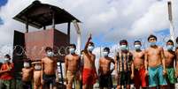 Índios ianomâmis com máscaras de proteção facial em instalação do Exército em Roraima
01/07/2020
REUTERS/Adriano Machado  Foto: Reuters