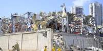 Busca por desaparecidos na &aacute;rea portu&aacute;ria de Beirute  Foto: EPA / Ansa - Brasil