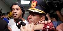 Ronaldinho Gaúcho deixa tribunal em Assunção
06/03/2020
REUTERS/Jorge Adorno  Foto: Reuters