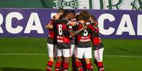 Flamengo comemora o gol da vitória, a primeira do Brasileiro (Foto: Alexandre Vidal / Flamengo)  Foto: LANCE!