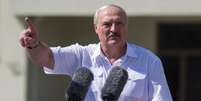 O presidente Lukashenko enfrenta protestos após, segundo comissão eleitoral, vencer a reeleição pela quinta vez  Foto: Reuters / BBC News Brasil