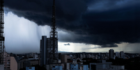 Foto de arquivo mostra São Paulo sob nuvens carregadas; próximos dias serão de chuva, frio e até neve em boa parte do país  Foto: Getty Images / BBC News Brasil