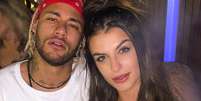 Neymar e Bárbara Labres: jogador e DJ são amigos há cinco anos e agora dividem uma paixão pelo hit "Hoje é Rave", que o atacante do PSG ajudou a explodir  Foto: Reprodução