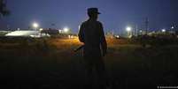 Policial militar perto da ponte de fronteira que cruza o rio Rio Grande, em Matamoros, México  Foto: DW / Deutsche Welle