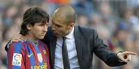 Messi e Guardiola podem reeditar parceria do Barcelona no Manchester City (Foto: AFP / LLUIS GENE)  Foto: LANCE!