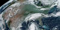 Furacão Laura se aproxima das costas do Texas e da Louisiana em imagem de satélite da agência nacional oceânica e atmosférica
26/06/2020
CIRA/NOAA/Divulgação via REUTERS  Foto: Reuters