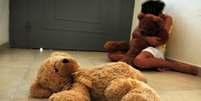 Exposição de vítimas de estupro tende a aumentar estigma em relação à criança e à família  Foto: Getty Images / BBC News Brasil