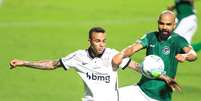Luan foi titular na vit&oacute;ria do Corinthians contra o Goi&aacute;s  Foto: Carlos Costa/Futura Press