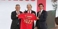 Luís Filipe Vieira e Rui Costa na apresentação de Jorge Jesus como novo técnico do Benfica (Foto: Divulgação/Benfica)  Foto: LANCE!