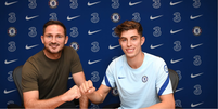 Havertz ao lado de Frank Lampard, técnico do Chelsea (Foto: Divulgação/Chelsea)  Foto: Gazeta Esportiva