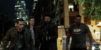 The Boys, o grupo justiceiro, começa a segunda temporada como foragidos  Foto: Amazon Prime Video / Divulgação