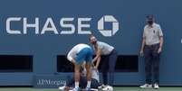 Djokovic acertou uma bolada em juiz de linha e foi desclassificado do US Open (Foto: Reprodução)  Foto: LANCE!