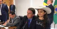 Youtuber mirim Esther, de 10 anos, fez perguntas a ministros do governo a pedido do presidente Jair Bolsonaro.  Foto: Reprodução/ Facebook/ Jair Bolsonaro / Estadão