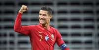 Cristiano Ronaldo atinge marca histórica com a camisa de Portugal  Foto: Janerik Henriksson / Reuters
