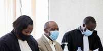 Paul Rusesabagina ao lados de seus advogados em tribunal de Kigali, em Ruanda
14/09/2020
REUTERS/Jean Bizimana  Foto: Reuters
