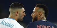 Alvaro Gonzalez e Neymar batem boca durante jogo do Campeonato Francês  Foto: Gonzalo Fuentes / Reuters