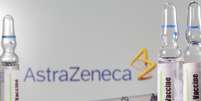 Tubo de ensaio rotulado como de vacina para covid-19 à frente de logo da AstraZeneca em foto de ilustração
09/09/2020 REUTERS/Dado Ruvic  Foto: Reuters