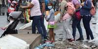 Pesssoas usam máscara perto da fronteira Venezuela-Colômbia em San Antonio, Tachira, Venezuela 
14/03/2020
REUTERS/Carlos Eduardo Ramirez  Foto: Reuters