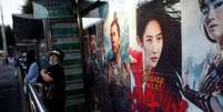 Cartaz do filme "Mulan" em ponto de ônibus de Pequim
09/09/2020
REUTERS/Carlos Garcia Rawlins  Foto: Reuters