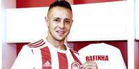 Rafinha em sua apresentação no Olympiacos (Foto: Divulgação / Site oficial do Olympiacos)  Foto: Lance!