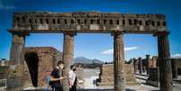 Turista no sítio arqueológico de Pompeia, no sul da Itália  Foto: ANSA / Ansa